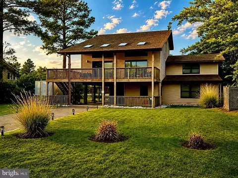 5344 Sunrise Dr, Chincoteague Island, VA 23336