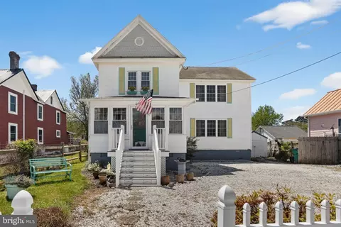 6390 Church St, Chincoteague Island, VA 23336
