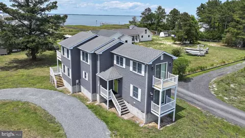 5061 Bay Colony Ln, Chincoteague Island, VA 23336