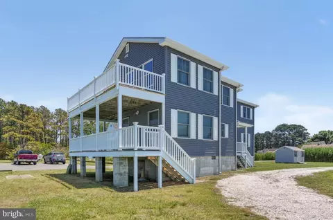 5061 Bay Colony Ln, Chincoteague Island, VA 23336
