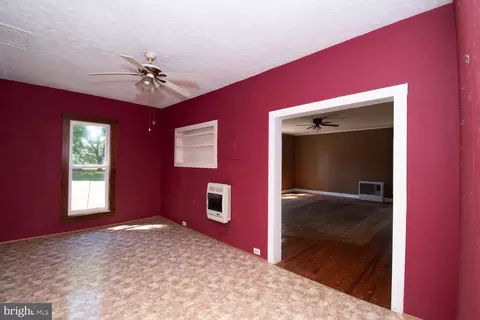 Living - 15271 Waterfield St, Painter, VA 23420 photo 3 of 3