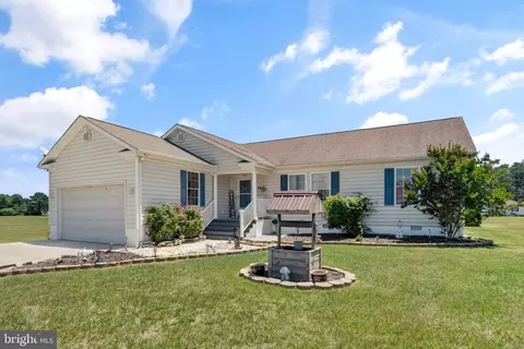 2353 Yardarm Dr, Greenbackville, VA 23356