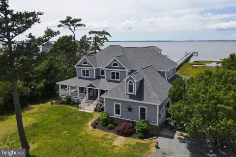 5141 Fish Ln, Chincoteague Island, VA 23336