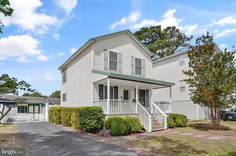 5138 Serenity Ln, Chincoteague Island, VA 23336