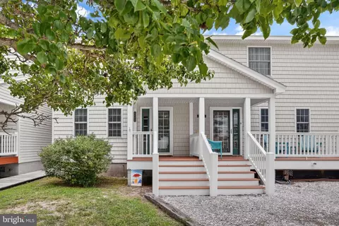 6484 Coachs Ln, Chincoteague Island, VA 23336