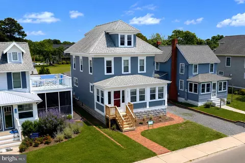 3238 Main St, Chincoteague Island, VA 23336