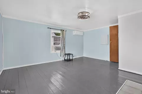 Living - 10041 Atlantic Rd, Atlantic, VA 23303 photo 4 of 4
