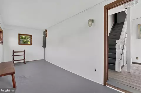 Entry Way - 10041 Atlantic Rd, Atlantic, VA 23303 photo 3 of 7