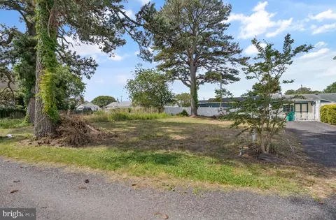 5142 Serenity Ln, Chincoteague Island, VA 23336