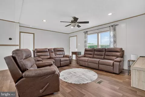 33030 Garrison Ln, Painter, VA 23420 photo 4