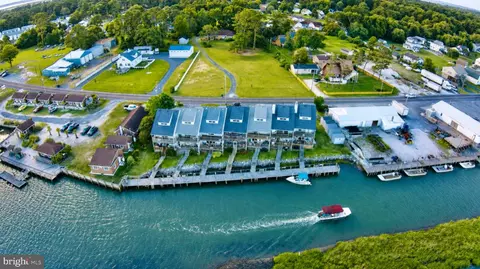 7550 Eastside Rd, Chincoteague Island, VA 23336