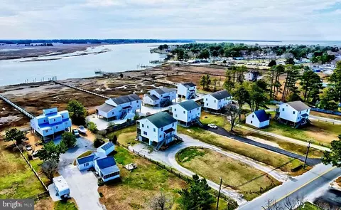 3416 Ridge Rd, Chincoteague Island, VA 23336