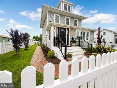 6258 Clark St, Chincoteague Island, VA 23336