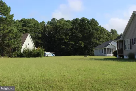 30 Doubloon Dr, Greenbackville, VA 23356