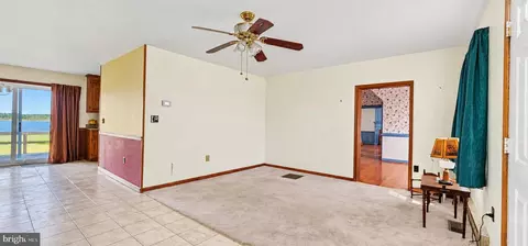 Living - 35257 Cats Point Ln, Quinby, VA 23423 photo 1 of 5