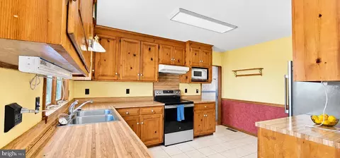 Kitchen - 35257 Cats Point Ln, Quinby, VA 23423 photo 1 of 4