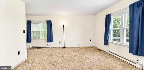Living - 35257 Cats Point Ln, Quinby, VA 23423 photo 5 of 5