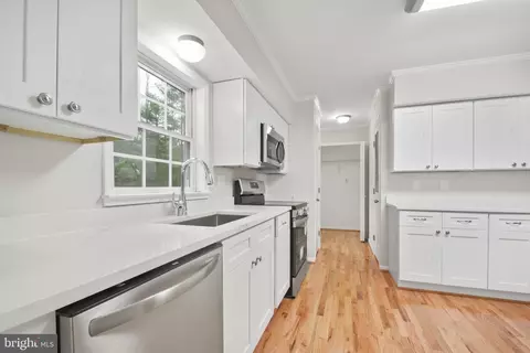 Kitchen - 660 Lofton Rd, Raphine, VA 24472 photo 4 of 5
