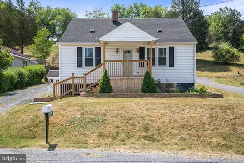 299 E Craig St, Craigsville, VA 24430