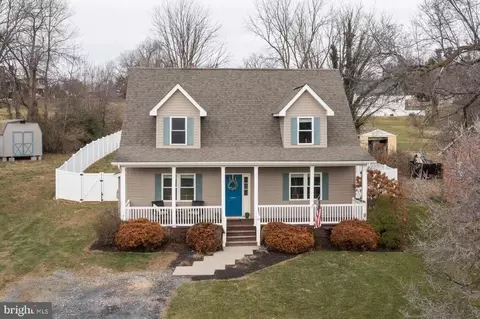 46 Wayne Ave, Stuarts Draft, VA 24477