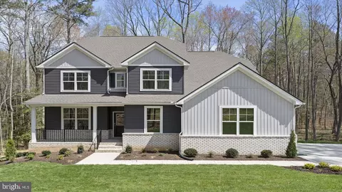 112 Whispering Oaks Dr, Staunton, VA 24401