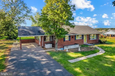 98 Cedar Ridge Rd, Waynesboro, VA 22980