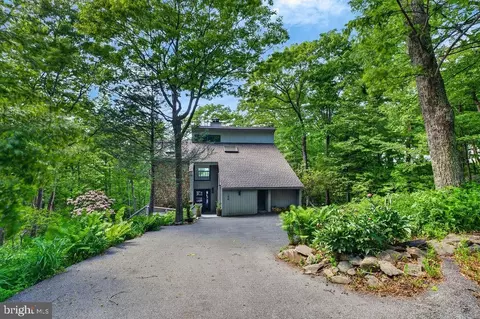 198 Hemlock Dr, Roseland, VA 22967