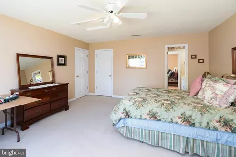 Bedroom - 1802 N River Rd, Mount Solon, VA 22843 photo 4 of 6