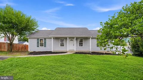 72 Somerset Dr, Weyers Cave, VA 24486