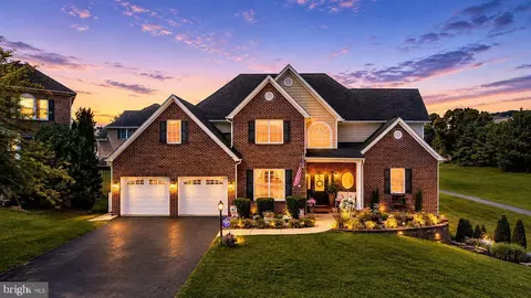61 Meadow Glen Dr, Staunton, VA 24401