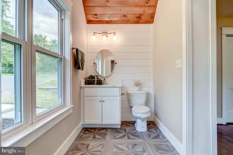Bath - 577 S Main St, Amherst, VA 24521 photo 3 of 5