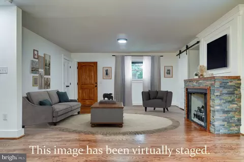 Living - 577 S Main St, Amherst, VA 24521 photo 2 of 5