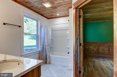 Bath - 577 S Main St, Amherst, VA 24521 photo 5 of 5