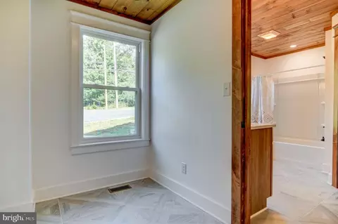 Entry Way - 577 S Main St, Amherst, VA 24521 photo 3 of 7