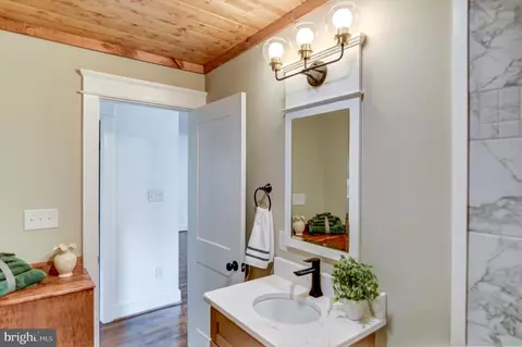 Bath - 577 S Main St, Amherst, VA 24521 photo 2 of 5