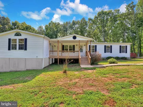 26121 Temple Ln, Jetersville, VA 23083