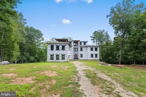 7901 Pembelton Dr, Amelia Court House, VA 23002