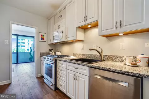 4141 N Henderson Rd #803, Arlington, VA 22203