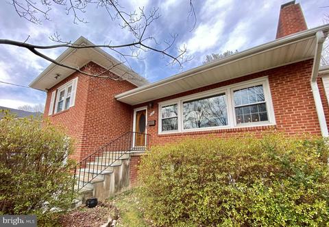 4001 N Chesterbrook Rd, Arlington, VA 22207