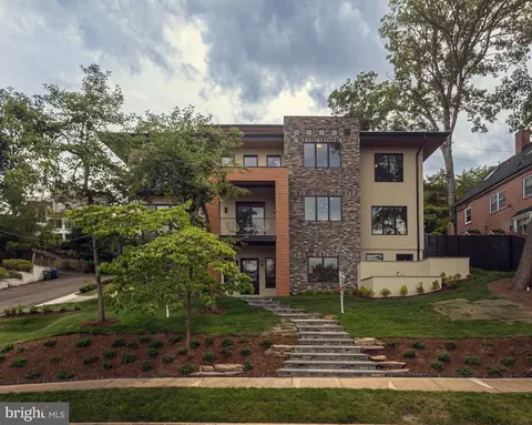 1038 26th St S, Arlington, VA 22202