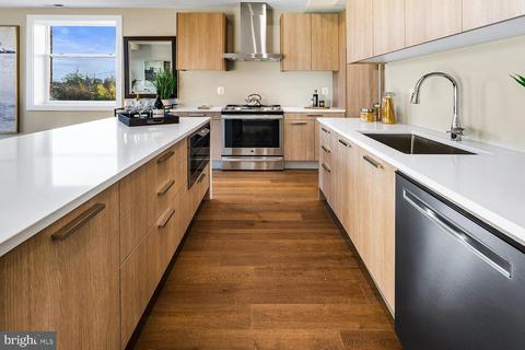 1118 S Highland St #3, Arlington, VA 22204