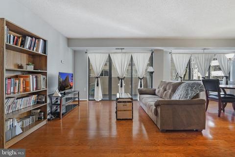 1301 N Courthouse Rd #811, Arlington, VA 22201