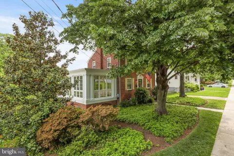 5047 36th St N, Arlington, VA 22207