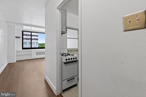 1021 Arlington Blvd #609, Arlington, VA 22209