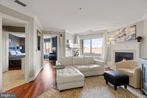 1050 N Stuart St #411, Arlington, VA 22201
