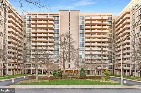 4141 N Henderson Rd #209, Arlington, VA 22203