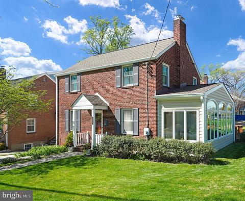 5977 10th Rd N, Arlington, VA 22205