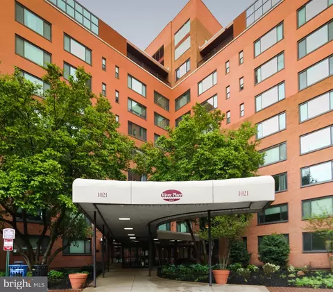 1021 Arlington Blvd #122, Arlington, VA 22209