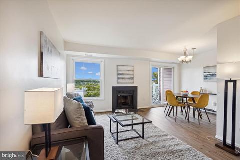 2815 S Woodrow St #D, Arlington, VA 22206