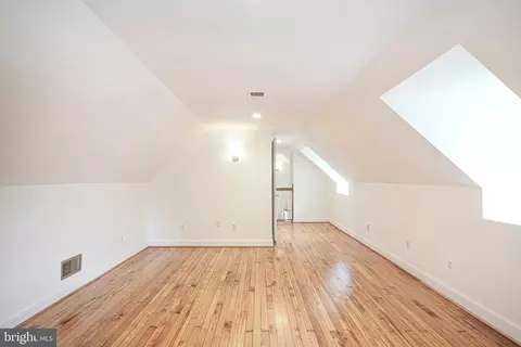 100 S Barton St, Arlington, VA 22204